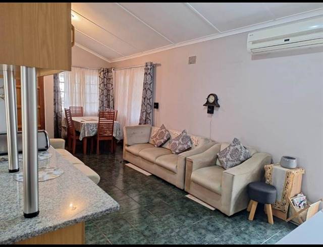 4 BEDROOM HOUSE FOR SALE IN NEWLANDS WEST